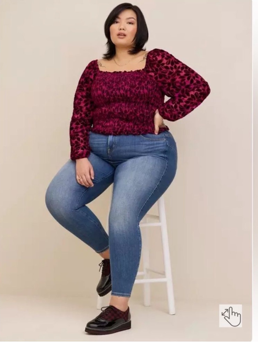 NWT torrid Velvet Smocked
Blouson Sleeve Crop Top - Wine - Size 2